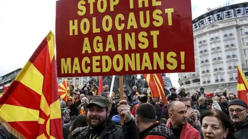Mazedonier protestieren.