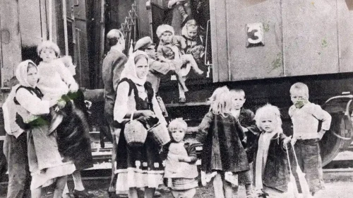 Flüchtlingskinder aus der Ägäis in Mazedonien im Jahr 1948.